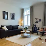 100M2 Wenceslas Comfort, 3Bdr With Netflix
