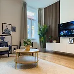 100M2 Wenceslas Comfort, 3Bdr With Netflix